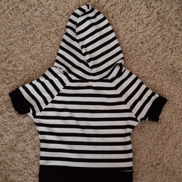 Y2K Black/White Stripe Cropped Top with Hood - Picture 4 of 10